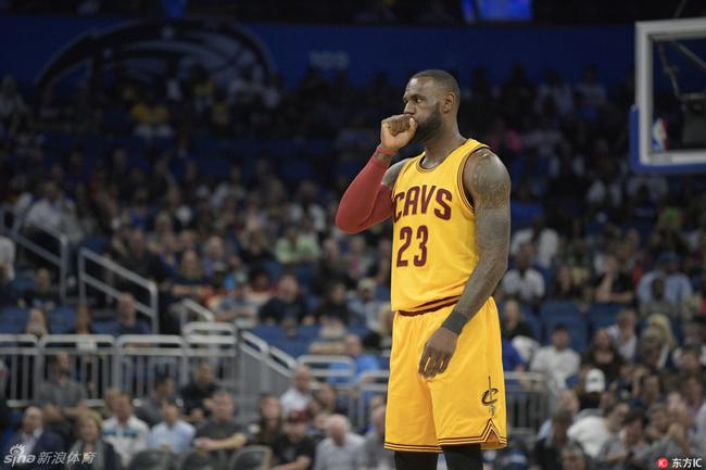 詹姆斯呼吁年轻人成为社会栋梁