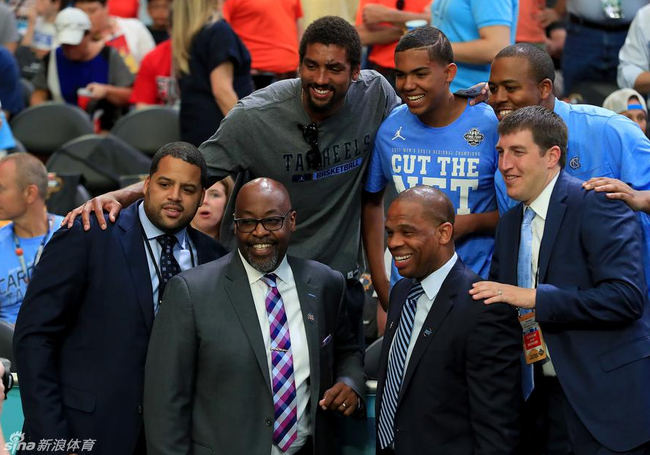 北卡名宿到场助阵