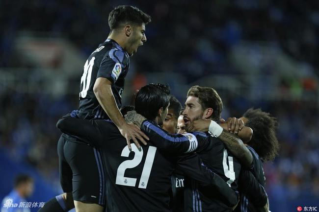 莫拉塔庆祝进球