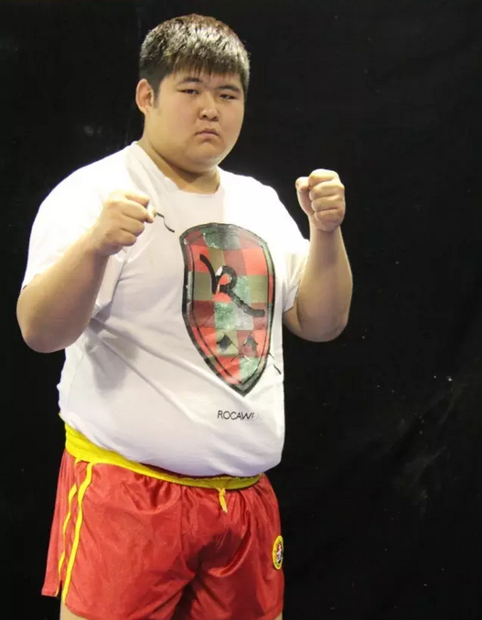 "功夫熊猫"敖日格乐4月10日是"战无极"第二届全国体育院校功夫全能技