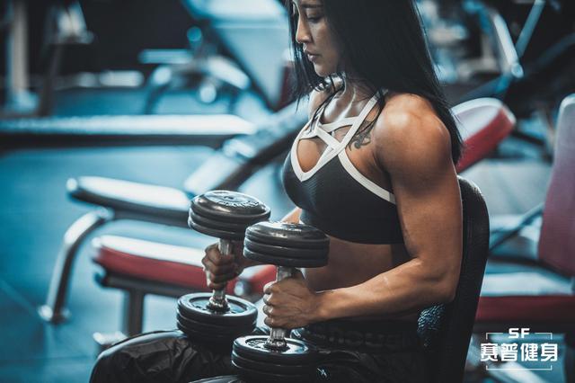 身材非同一般世界健美冠军牟丛高清写真