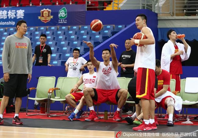 篮球杂志指出，FIBA新赛制下，球员选拔应结构合理