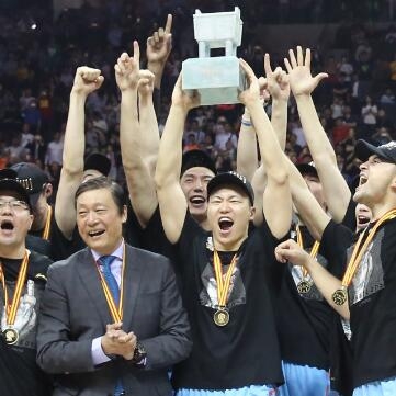 李秋平和李根两师徒创造历史