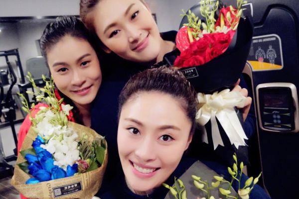 马蕴雯、王一梅、赵蕊蕊合照