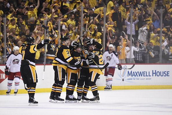 卫冕冠军匹兹堡企鹅过关