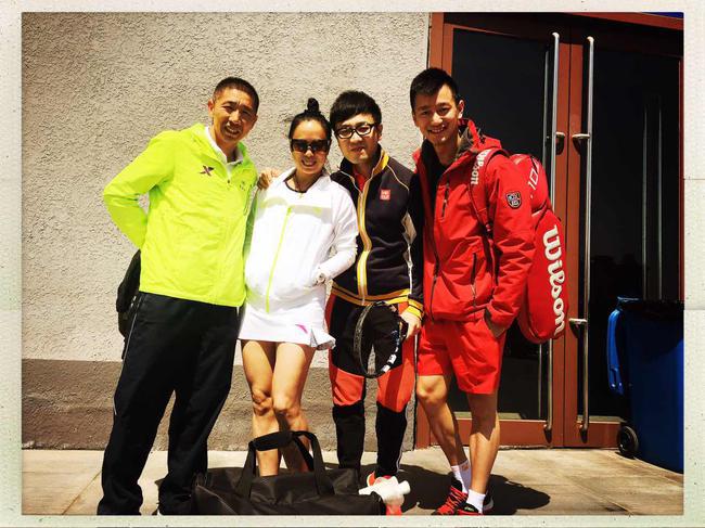 tennis123创始人汪俊与黄绮珊王铮亮和主持人邬晔纬合影