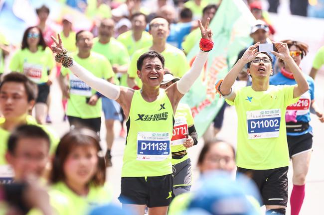 扬州马拉松比赛瞬间