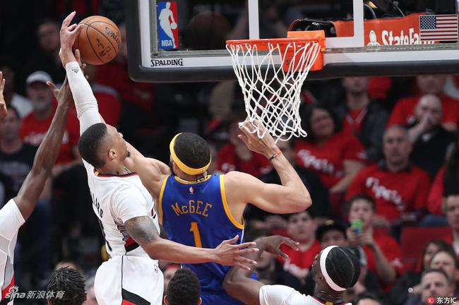 季后赛首轮改制后开拓者首次被横扫