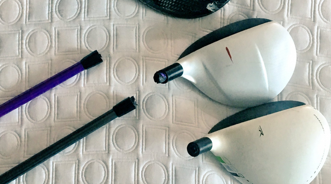 高更的球杆被摔成了两截