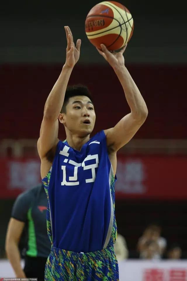 登场进行适应,而高诗岩,赵率舟和郭旭这三名球员则是在这次比赛中得到