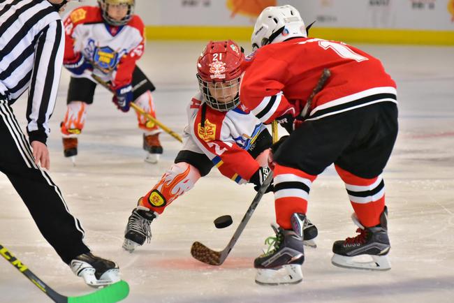 “新浪杯”亚洲青少年冰球联赛成都跨区赛