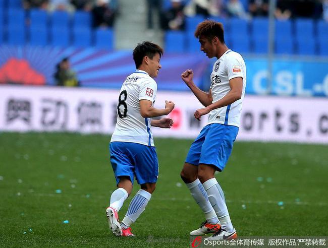 邱添一红牌被罚下(资料图右)