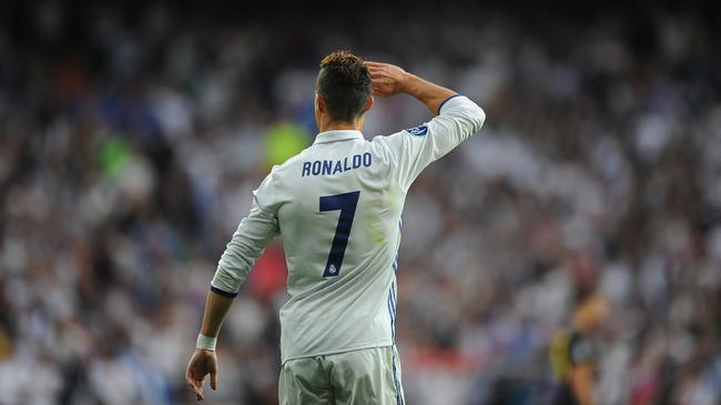 C罗帽子戏法，皇马3-0马竞