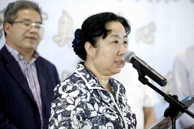 国家体育总局棋牌运动管理中心副主任、中国桥牌协会副主席陈泽兰 致辞并宣布比赛开幕