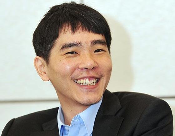 童梦成李世石弈出奇局 两条征子一起跑(谱)