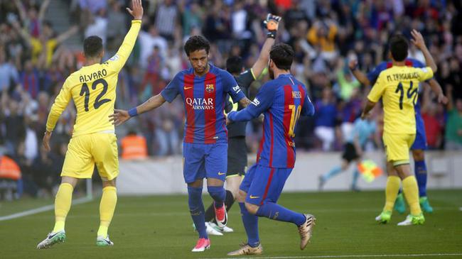 内马尔庆祝进球