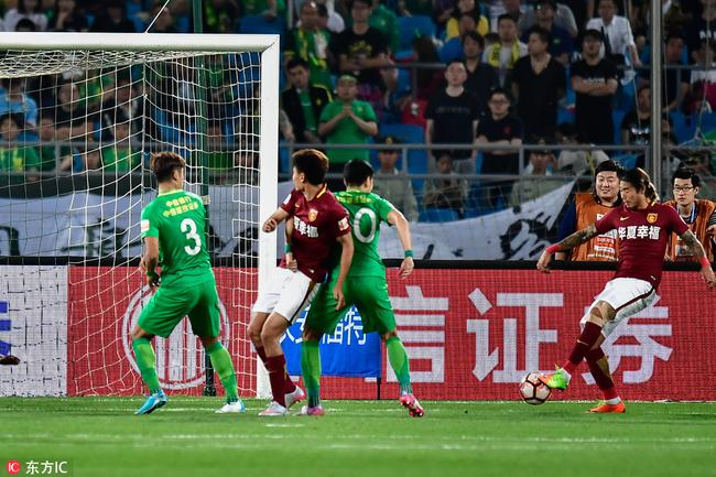 赵宇豪门前轻松推射