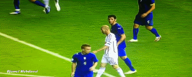 齐祖：要球衣我赛后给你
马特拉齐：我要你姐姐