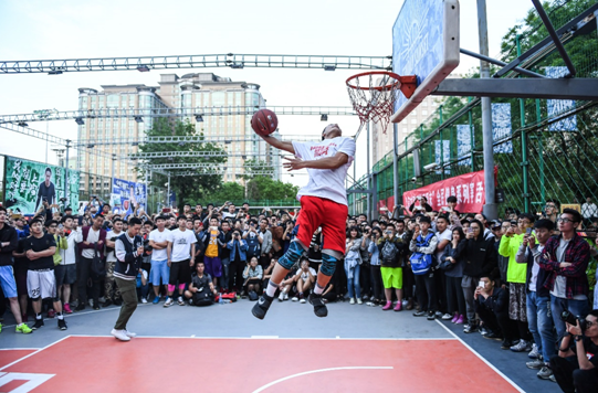扣篮天团齐聚成都!谁是中国最强180扣将