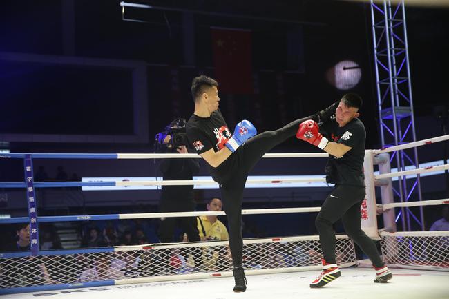 战无极功夫站立技首日赛况 赵玉飞三次击倒对手