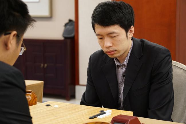 新奥杯半决赛次局彭立尧胜周睿羊 双方战成1-1