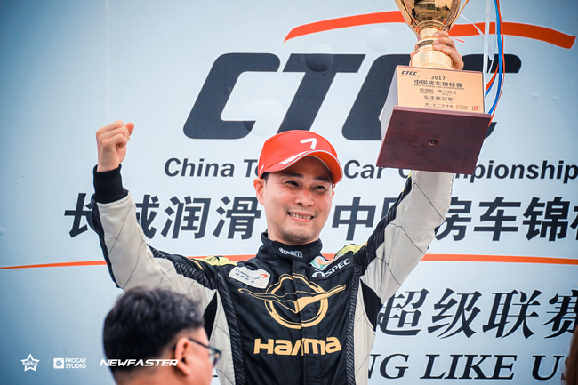 海马强动力车队的何子贤获得比赛胜利