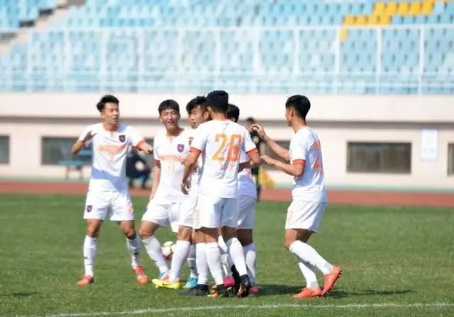 青岛中能庆祝进球