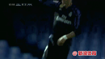 C罗搞怪庆祝