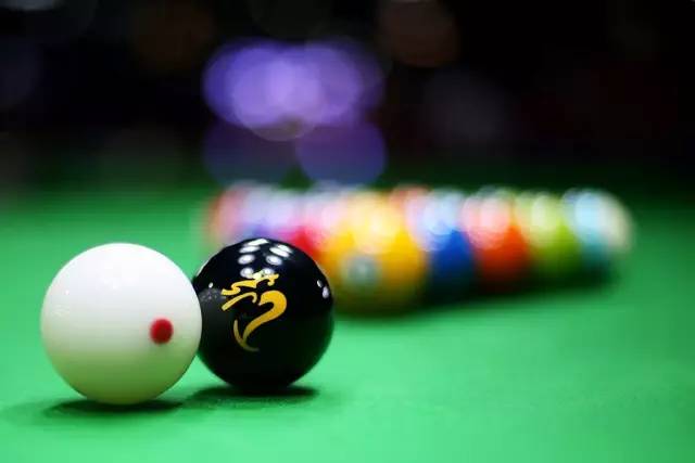 8号球上增加了龙形图案