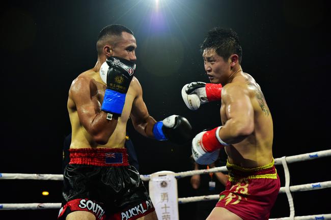 斧腿郭强发挥铁腿神功勇夺金腰带小闯王憾负小泰森