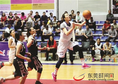 松山湖女篮连续两年代表东莞取得省联赛第三名 东莞日报记者 郑琳东 摄