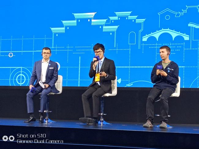 “我会继续努力，起码得让AlphaGo的主机发发热”柯洁。