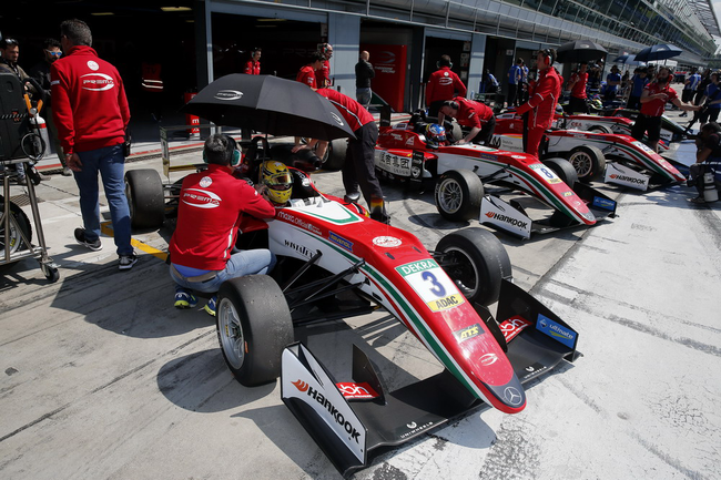 德利赛车队征战蒙扎赛道