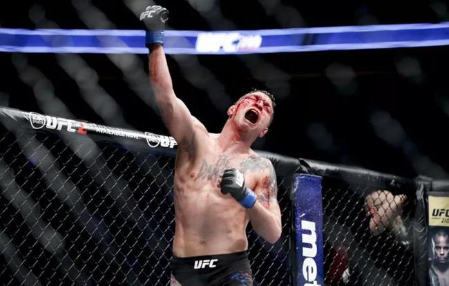 现年33岁的羽量级老将达伦-埃尔金斯