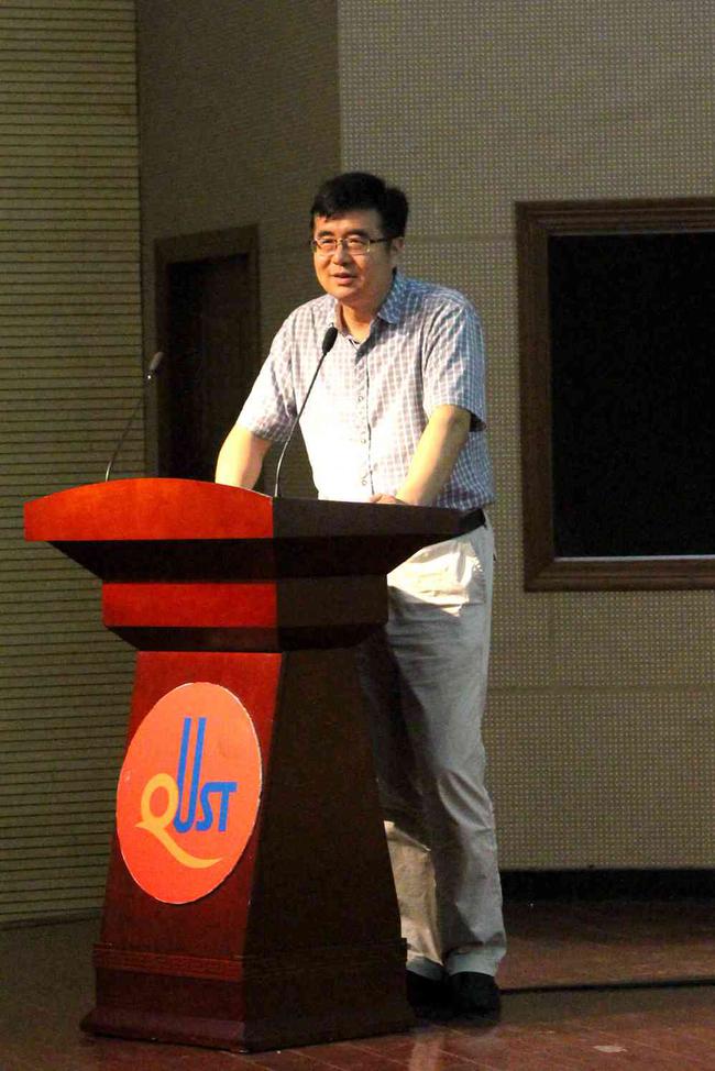 国家深海基地管理中心主任、党委副书记于洪军带来精彩演讲