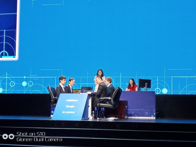 连笑AlphaGo战胜古力AlphaGo