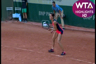 暖对手赛点上抽筋倒地白俄一姐拥抱安慰gif