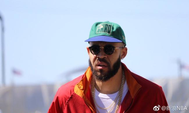 当然是原谅他啊！