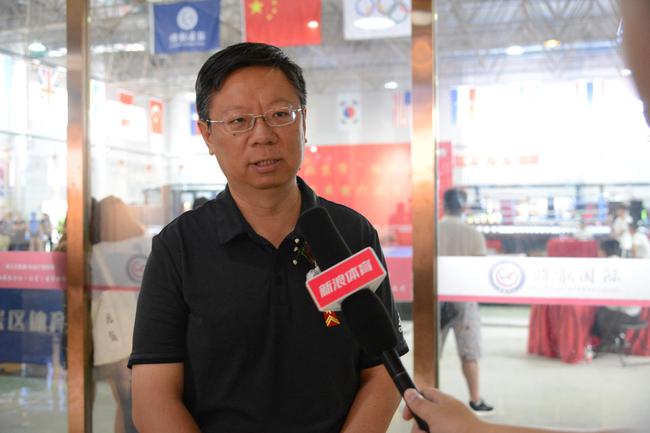 北京市体育局副局长杨海滨接受采访