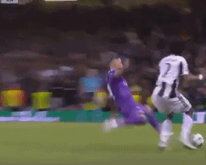 拉莫斯被踢到了吗