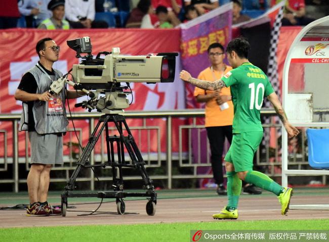 张稀哲无奈离场