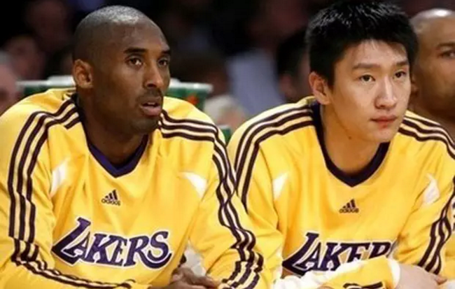 他曾和科比做过队友