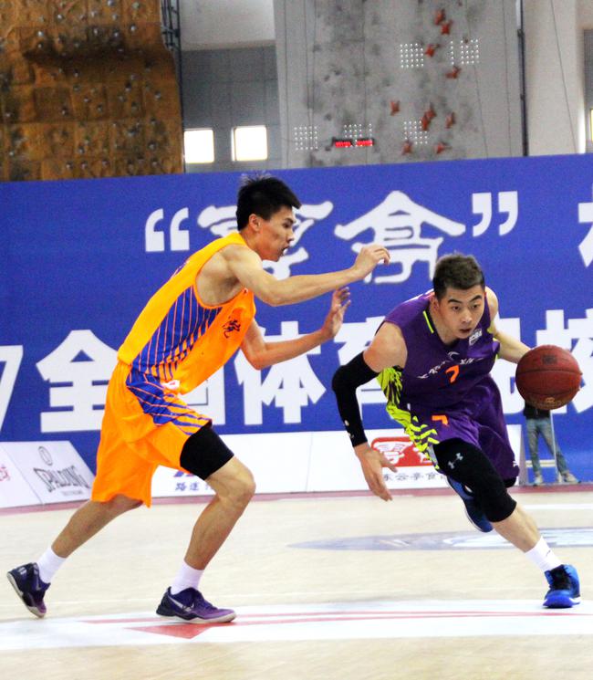 吉林体育学院的刘天意拿下70分16篮板