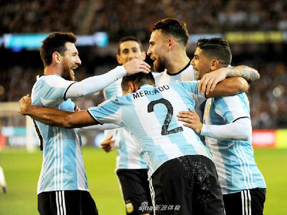 阿根廷新帅改革!学巴萨打传控