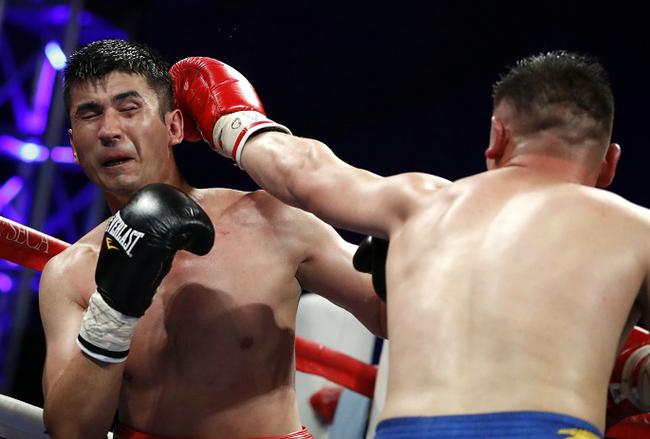 买买提江（左）、吾扎提