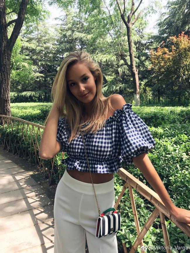 佩嫂大量美图曝光快来领略鲁能锋霸娇妻风采