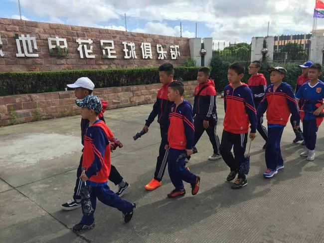 玉树小球员进入申花训练基地