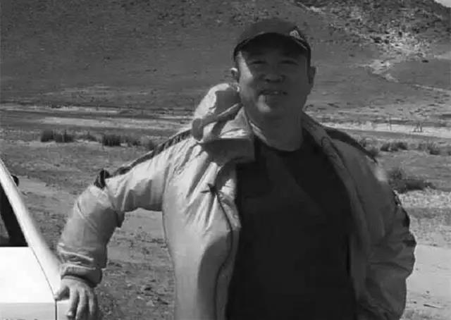 海南大学足球队主教练李杰在海南突发心梗不幸离世。