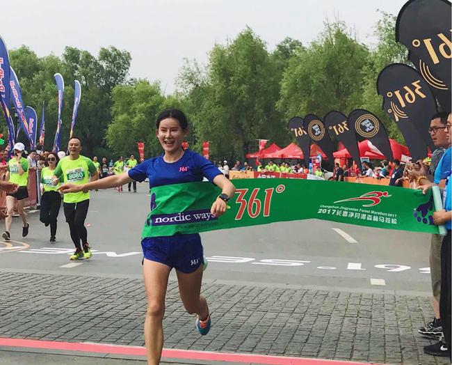 “半马女神”李文杰夺得女子组半马第一