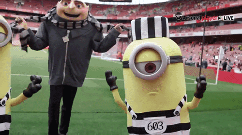 阿森纳派球员们给电影走穴厄齐尔小黄人